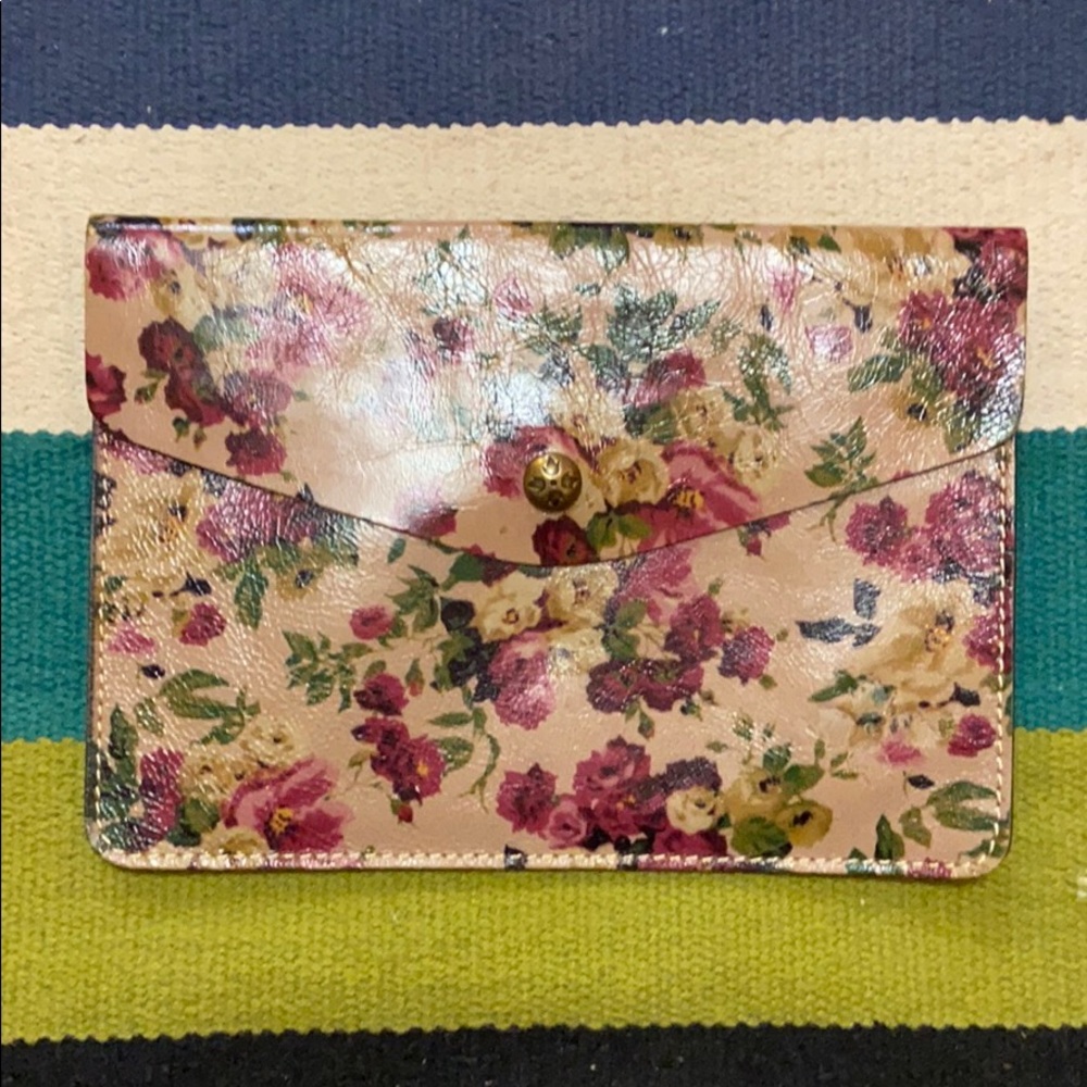 Patricia Nash leather pouch💜